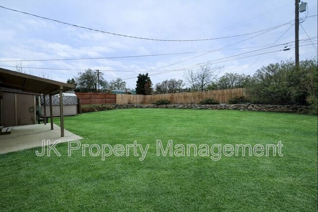 Building Photo - 333 Riverview 4 W