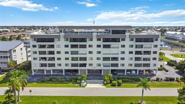 Building Photo - 1500 Park Beach Cir