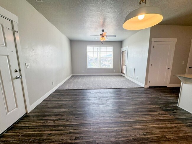 Building Photo - 2178 W Main St