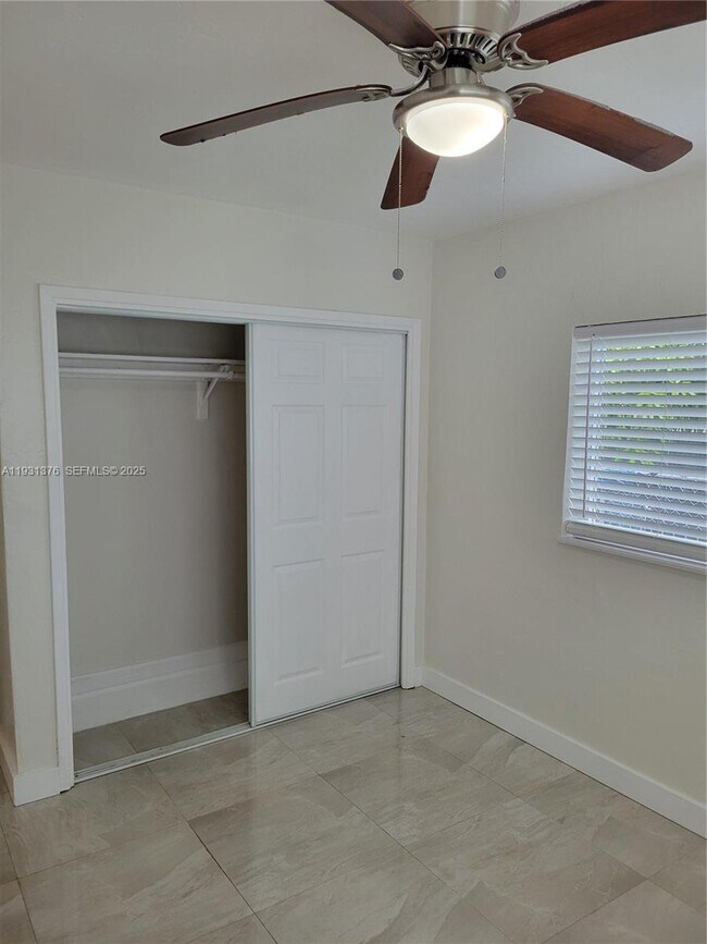 Building Photo - 1830 Monroe St