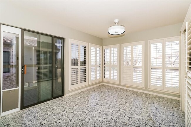 Building Photo - 208 Crescent Bluff