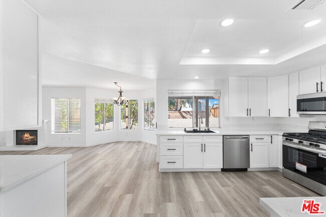 Building Photo - 37105 Zinnia St