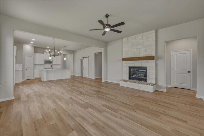 Building Photo - 2105 Bluebird Ln