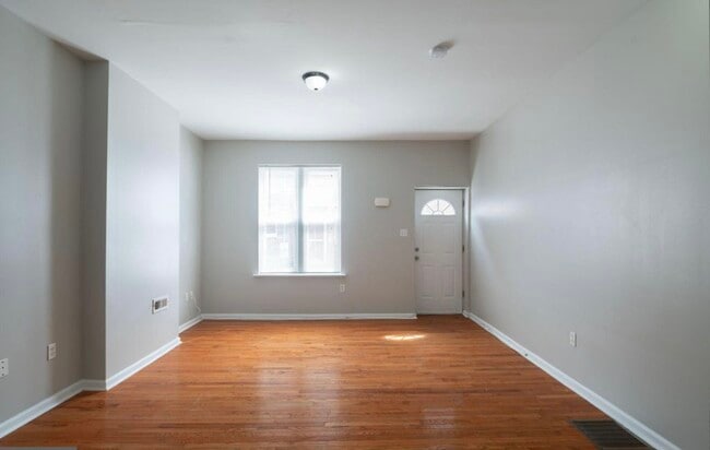 Building Photo - 1326 S Mole St