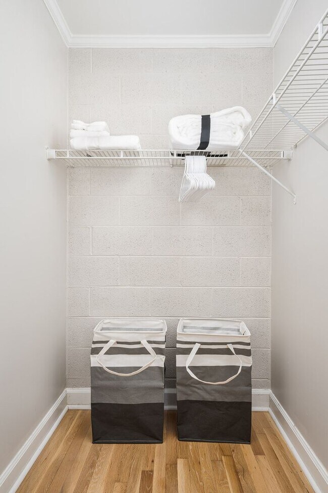 Building Photo - One Bedroom Across From Walking & Biking Trails in Fisher Park - Water & Parking Included