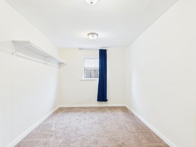 Building Photo - Charming 3-Bedroom Retreat with 2 Full Baths in the Heart of Fredericksburg!