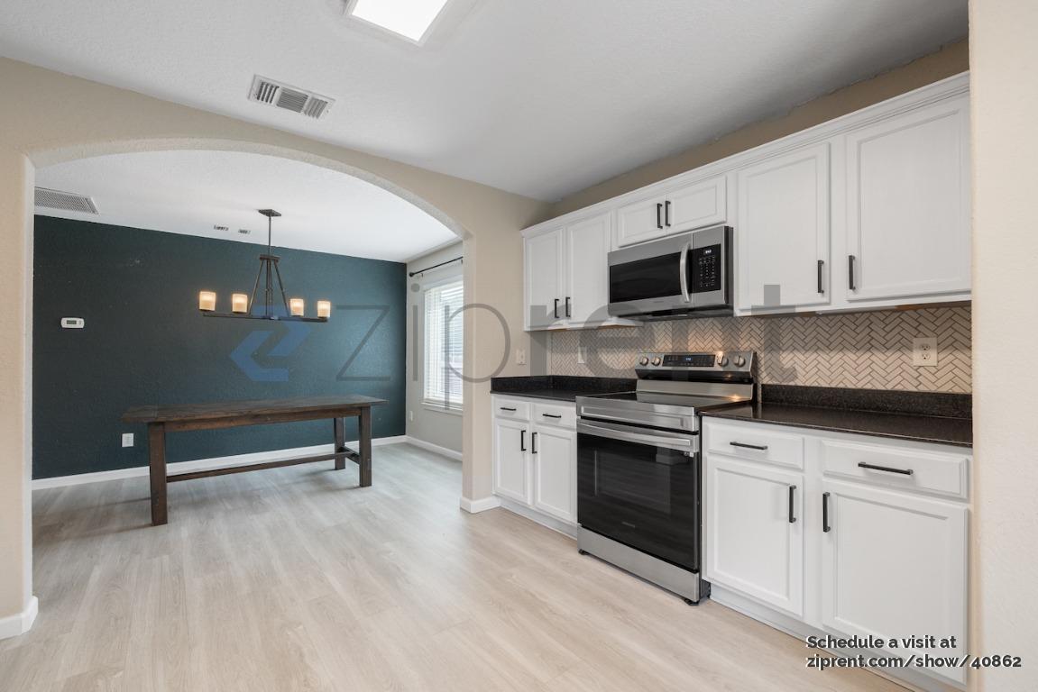Building Photo - 6706 Raintree Pl