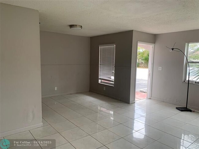 Building Photo - 1010 SW 76th Ave