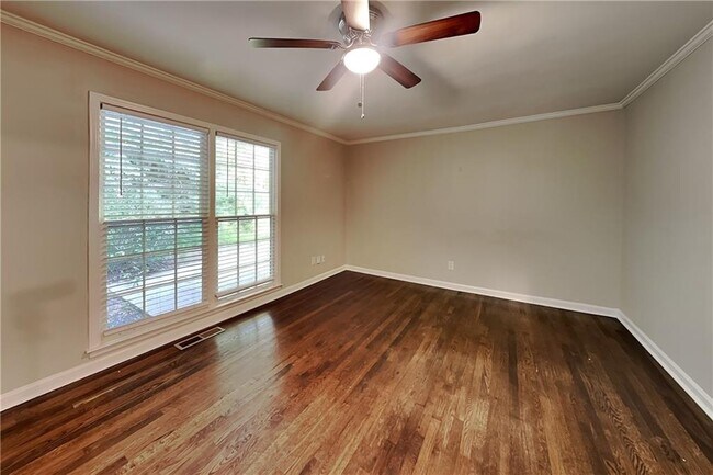 Building Photo - 1250 Ridgefield Dr