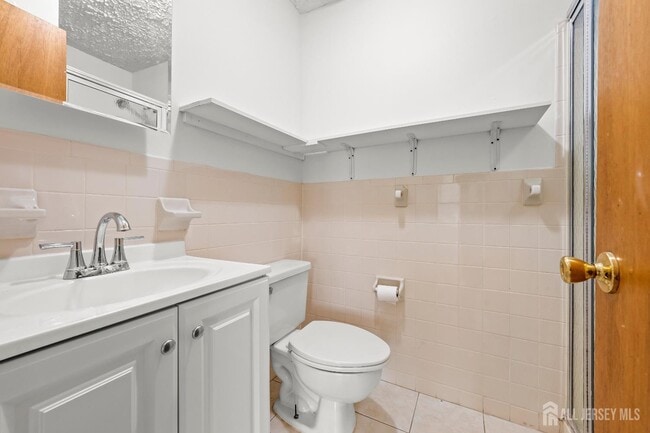 Building Photo - 823 Edison Glen Terrace