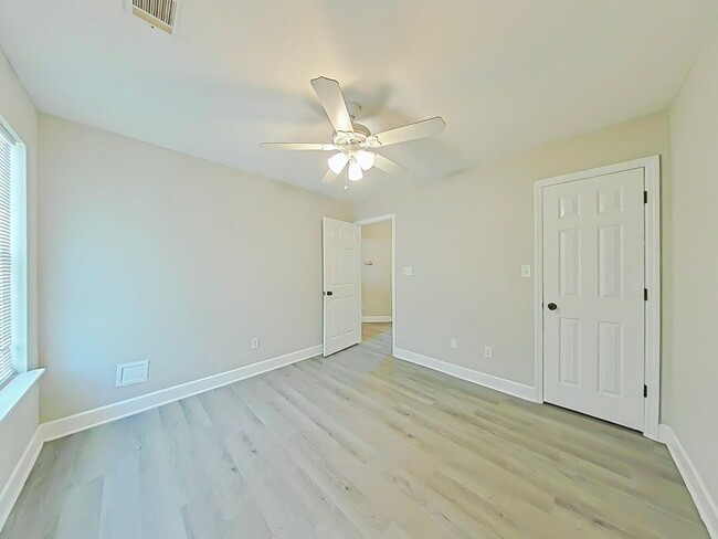 Building Photo - Three bedroom home in Martinez!
