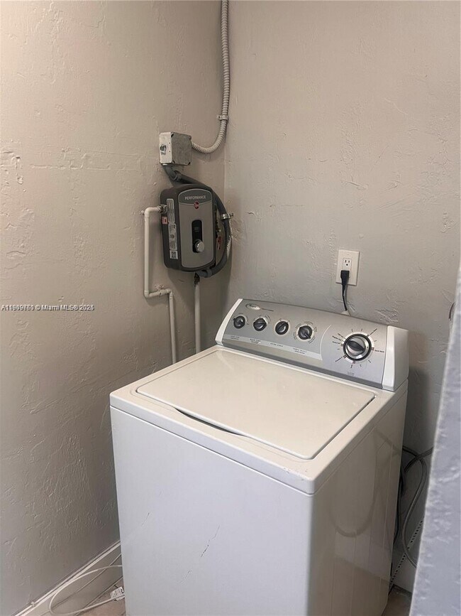 Building Photo - 7100 Park St