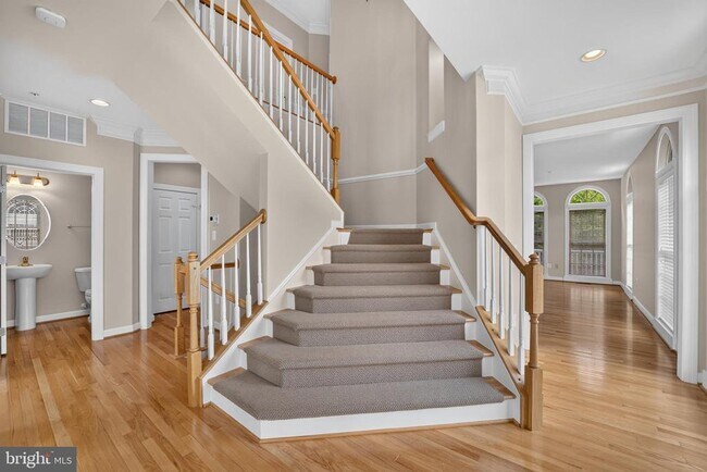 Building Photo - 30 Sharpstead Ln