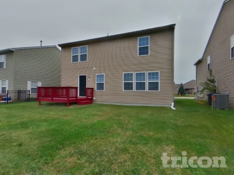 Building Photo - 9622 W Quarter Moon Dr