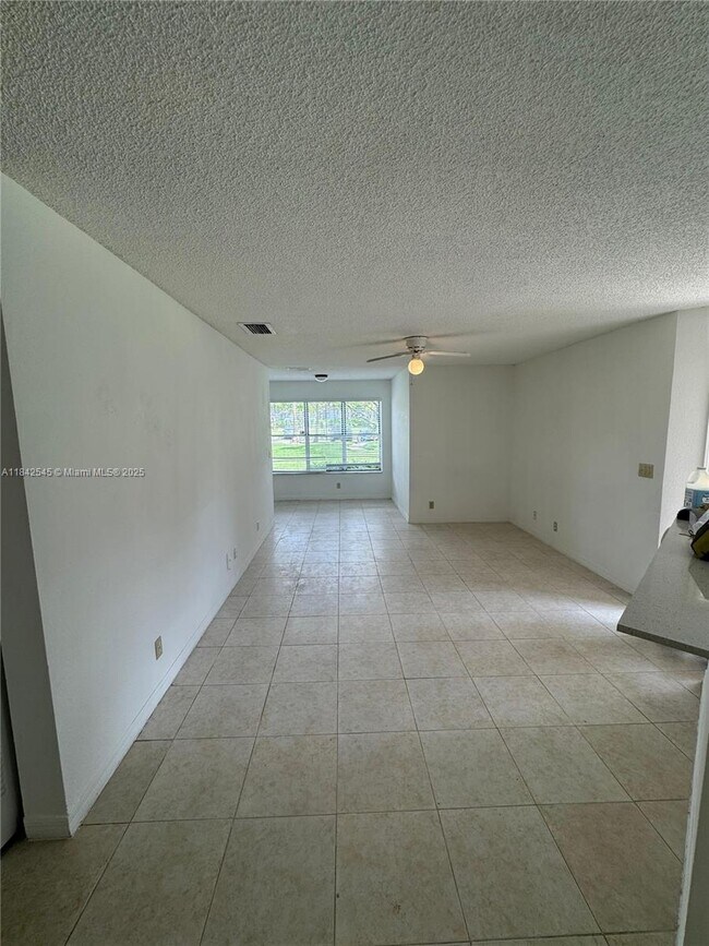 Building Photo - 3400 Pinewalk Dr N