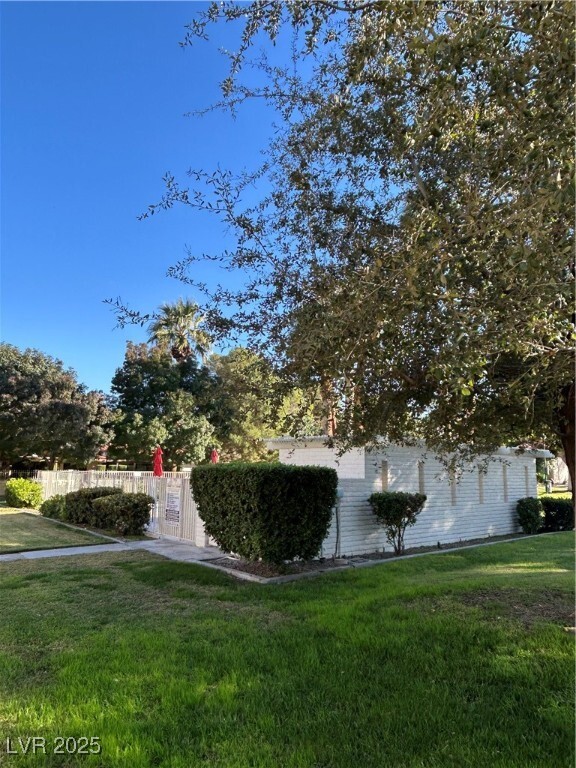 Building Photo - 3304 Cll De El Cortez