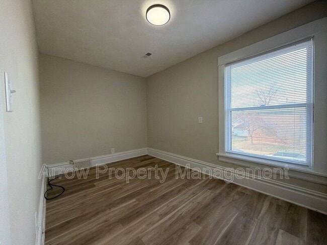 Building Photo - 2121 Washington St