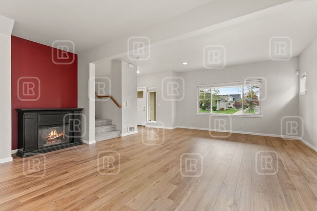 Building Photo - 1840 N Willamette Rd