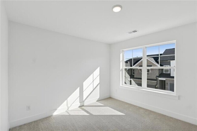 Building Photo - 183 Redbud Rd