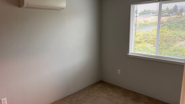 Building Photo - Cozy Townhome for Rent