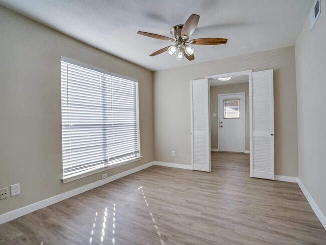 Building Photo - 10650 Steppington Dr