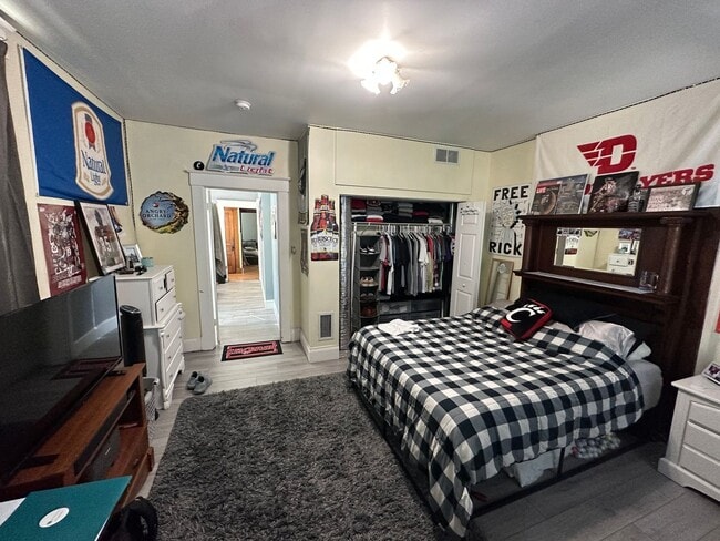 Building Photo - Clifton 6 Bedroom House Available