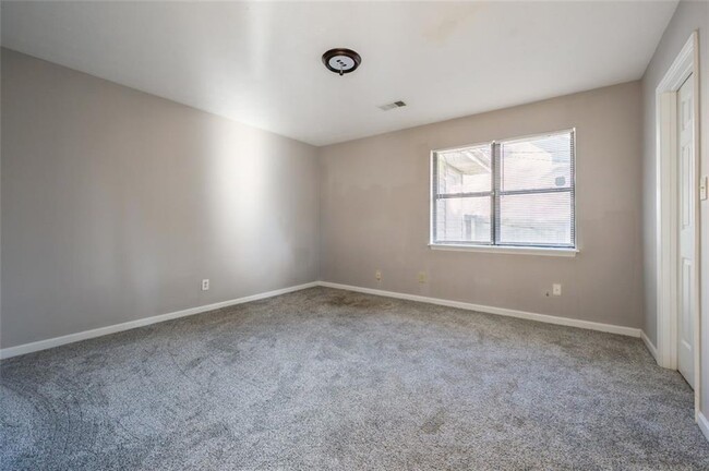 Building Photo - 1258 Minhinette Dr