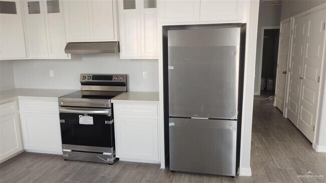 Building Photo - 11 Angus St