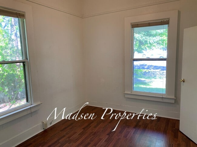 Building Photo - 397 E 6th St