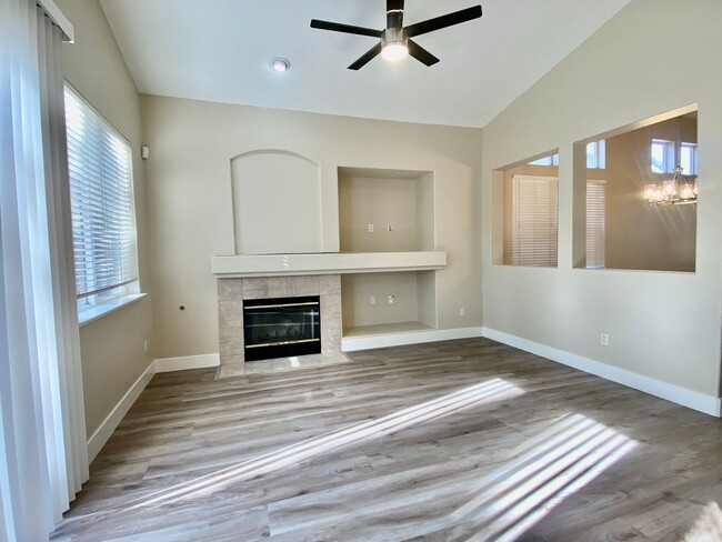Building Photo - NEWLY RENOVATED, VERY CLEAN 5 BED, 3 BATH,...