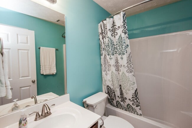 Building Photo - 137 Bristol Woods Dr