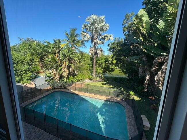 Building Photo - 10366 Buena Ventura Dr