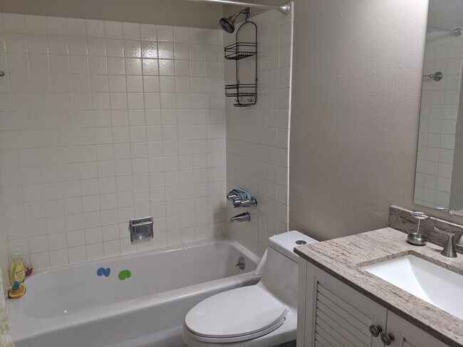 Building Photo - 2089 S Deframe St