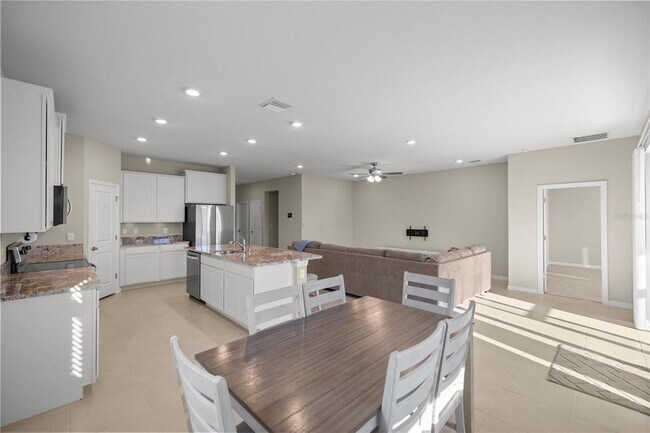 Building Photo - 8899 SW 50th Ave