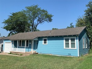 Building Photo - 3512 Woodside Dr
