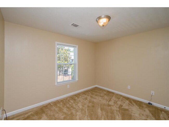 Building Photo - End-unit 2 Bed / 2 Bath Townhome with LVP Floors & washer/dryer included
