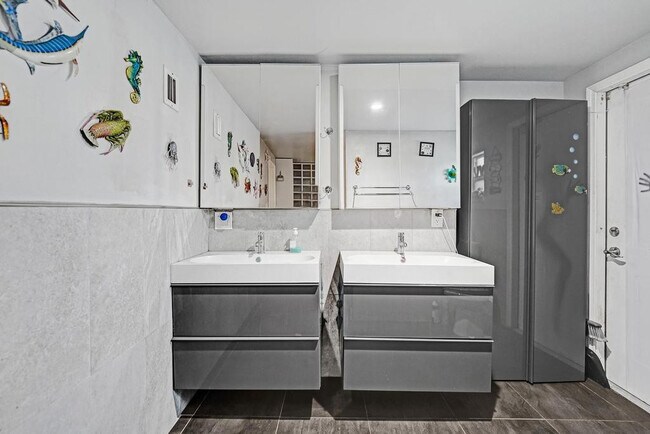 Building Photo - 2000 Jackson St