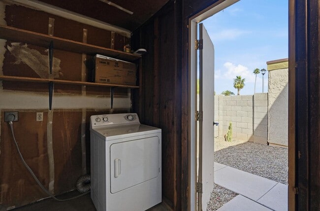 Building Photo - 1017 E Redfield Rd