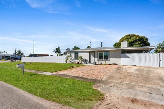 Primary Photo - 2329 West Dr