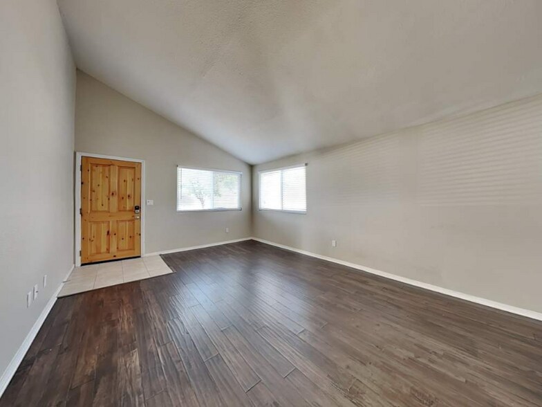 Building Photo - 27848 Crosspath Ave