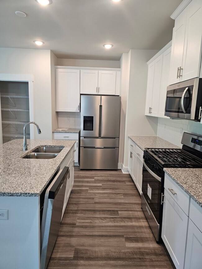 Building Photo - 224 Lanyard Ln