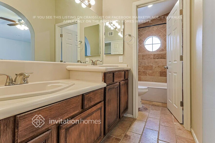 Building Photo - 2344 E Gelding Dr