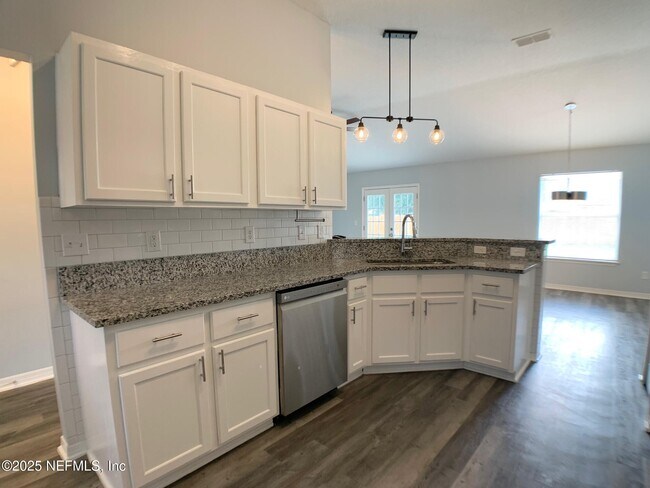 Building Photo - 3201 Deer Creek Dr