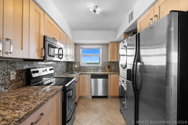 Building Photo - 511 Bayshore Dr