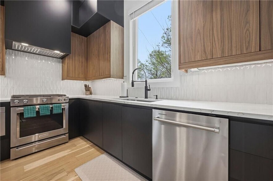 Building Photo - 436 Markham St SW