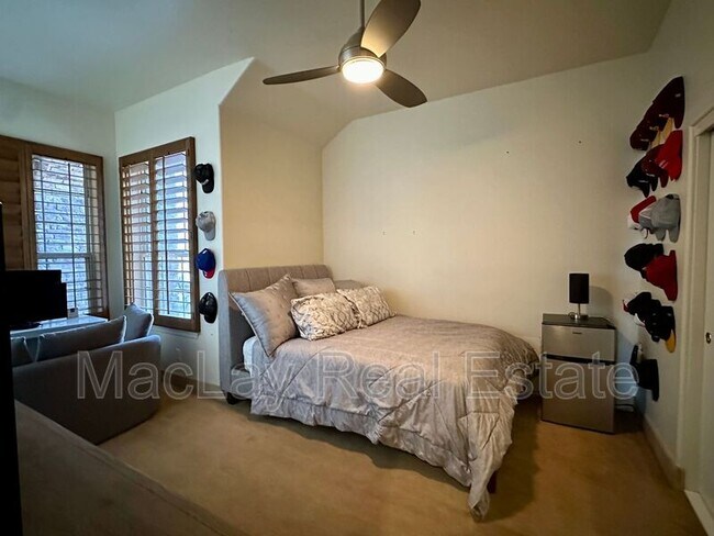 Building Photo - 5711 W Linda Ln