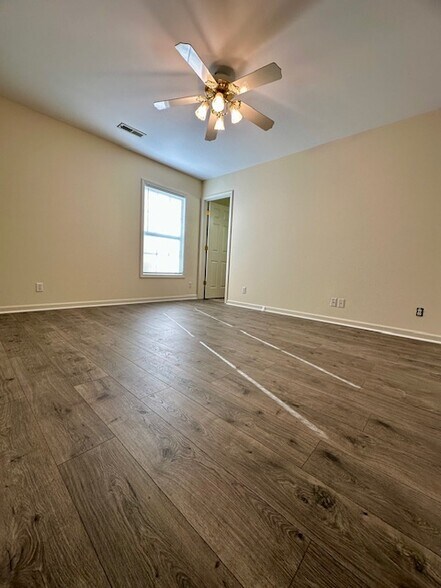 Building Photo - 1620 Ridgecrest Dr