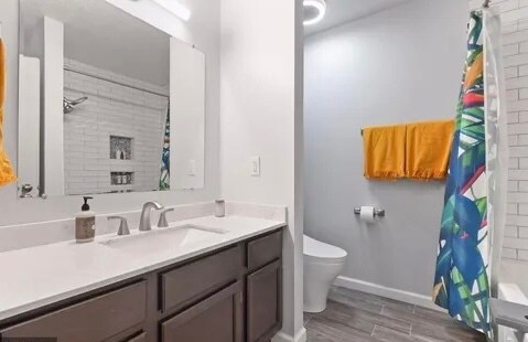 Building Photo - 912 W 66th St