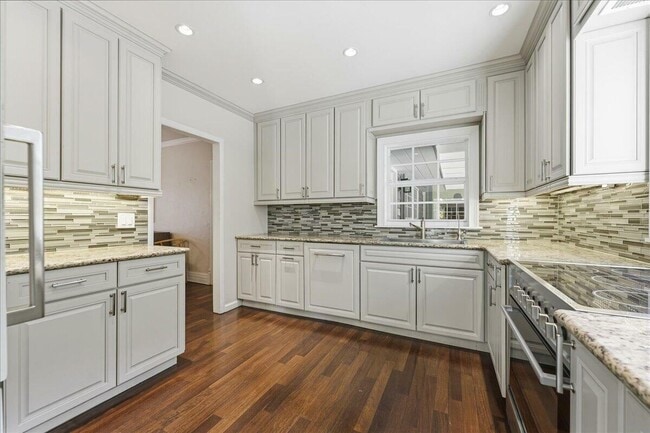 Building Photo - 459 NE 15th Ave