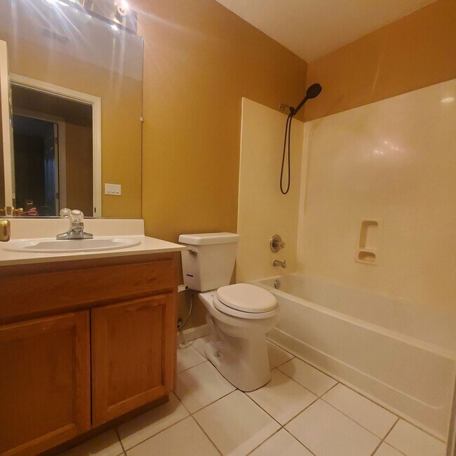 Building Photo - Single Story 3/2 with Great Open Floorplan in Brentwood